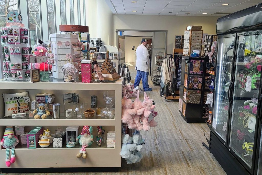 Photo showing the inside of the Mercy South Gift Shop located in the heart hospital lobby.