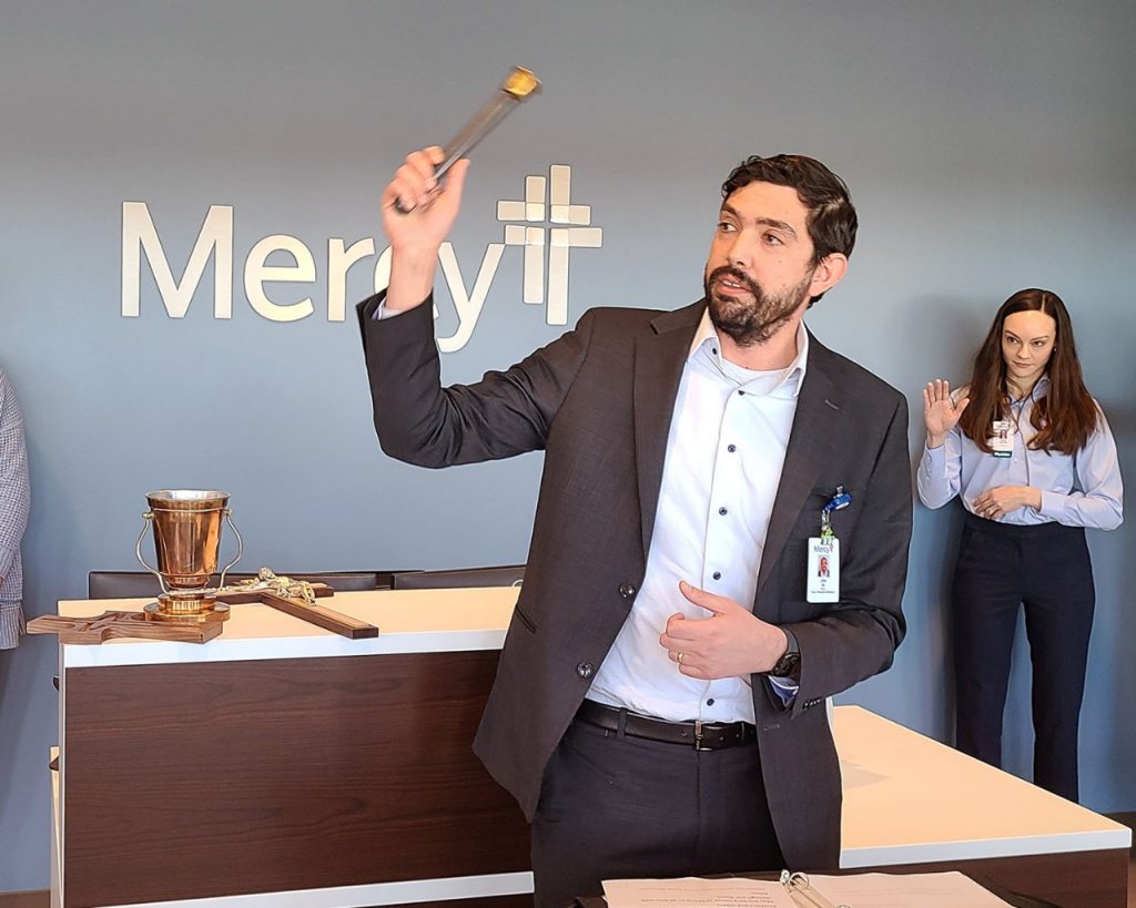 Joe Wysocki, vice president of mission, blesses the new Mercy Clinic Primary Care – Waterloo Illinois Route 3.